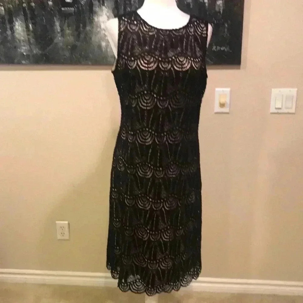 Sharagano Floral black Lace Overlay w/Tan Lining & Exposed Zipper-Size 12